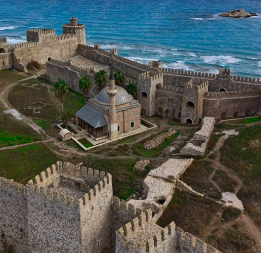 Anamur'a yolu düşen herkesin mutlaka görmesi gereken bu tarihi miras, hem doğa ile iç içe bir keşif hem de geçmişin izlerini sürme fırsatı sunuyor.