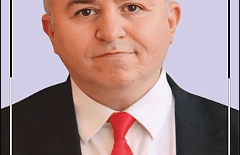 Anadolu Çınarları Partisi Lideri Akın’dan Sert Tepki: "Bayrağımıza Saygısızlık Meşru Kılınamaz"