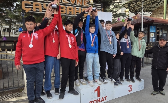 Niksar’ın Altın Çocukları Oryantiringde Tarih Yazdı: Şampiyonluklar Üst Üste Geldi!