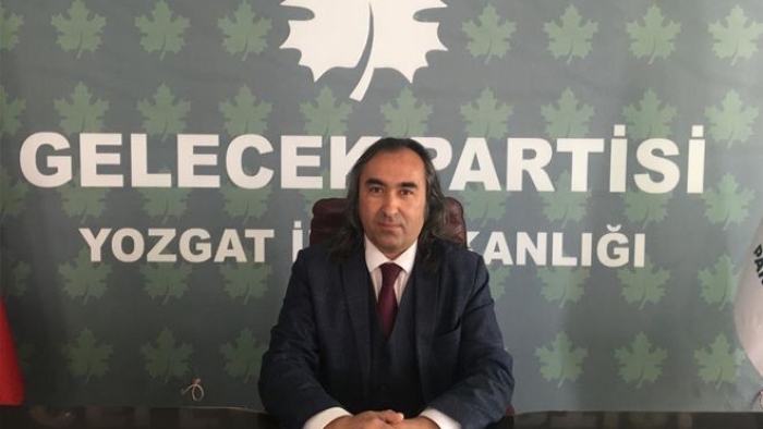 Başkan Aydoğmuş’tan Anlamlı Mesaj: “Siyaseti Gülümseten, Milleti Kucaklayan Adamı Rahmetle Anıyoruz”